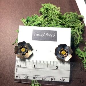 Vintage screw back floral earrings